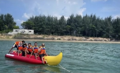 Pantai Semilir Tuban Punya Wahana Baru Banana Boat, Segini Tarifnya